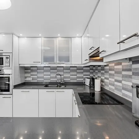 Peaceful Private Terrace & Views *