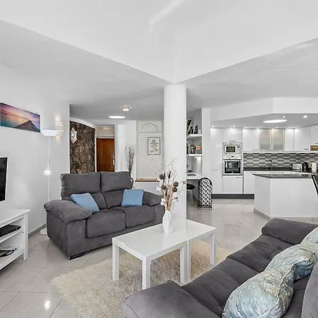 Sea View Villa, Pool & 2 Min To * Costa Teguise