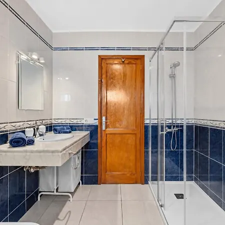 Sea View Villa, Pool & 2 Min To